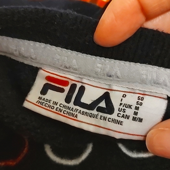 FILA VINTAGE CREWNECK SWEATER! - Picture 2 of 2